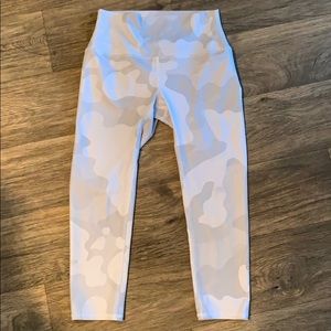 White camo alo leggings, size small